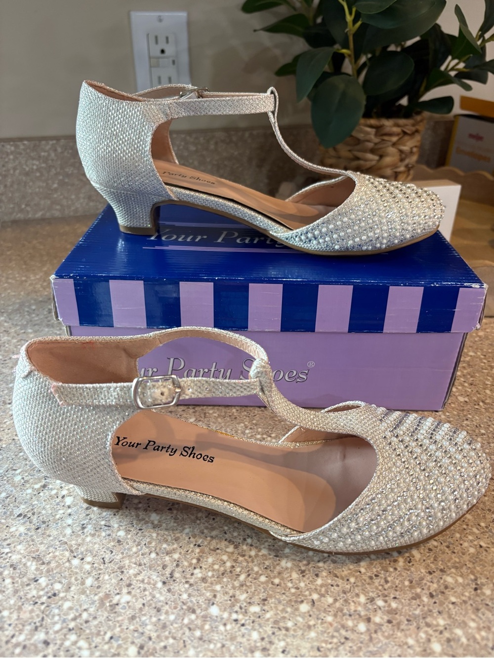 Girls pageant/dress shoes. 1 1/2 in heel.
Your Party Shoes Brand.
